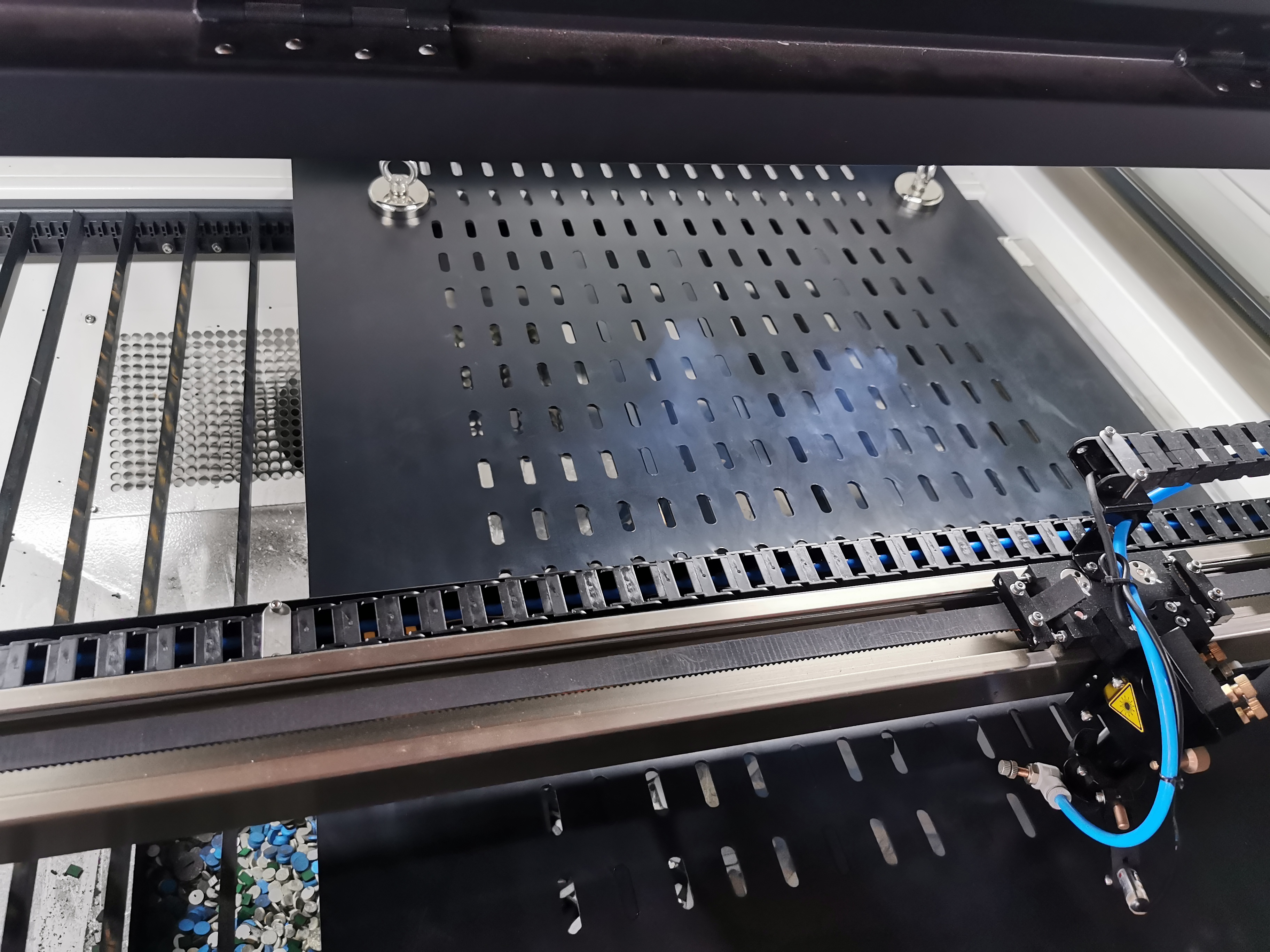 新能源锂电池打孔输送带绿色黄色抗静电打孔输送带