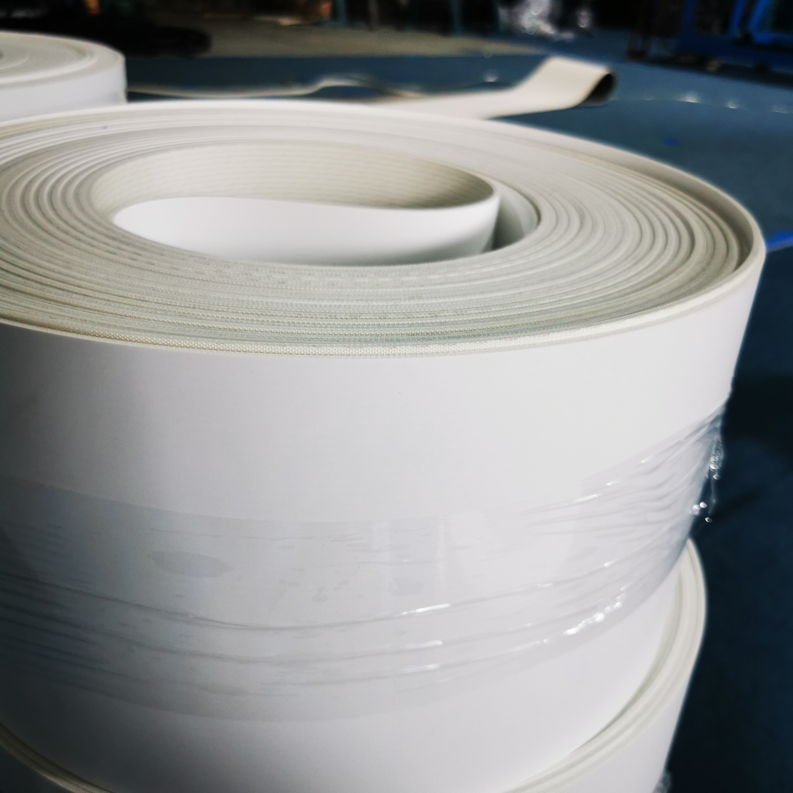 白色食品输送带PU输送带耐油耐磨聚氨酯食品级输送带